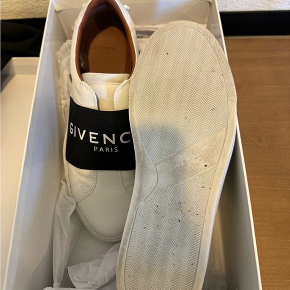 Consigned!! Givenchy sneakers - Picture 2 of 5